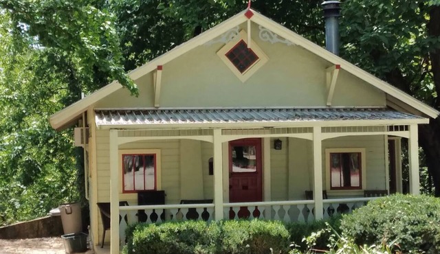 Best Location in Heart of Eureka Springs with a view - 2 BR Little Chateau