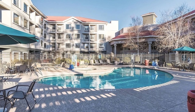 Better Choice for your Vacation! 2 Pet-Friendly Units, Pool, Free Parking