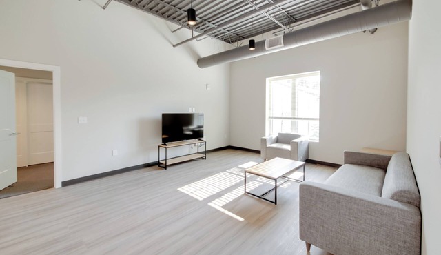 Bloomington Apartment, 3 Mi to IU Memorial Stadium