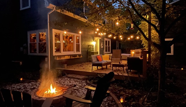 Blue Dream in Yellow Springs: hot tub, sauna, fireplace. Near downtown.
