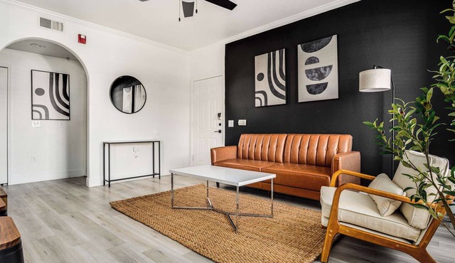 Boulevard Stays 2BR by Stadium Pool, Parking, Gym 07