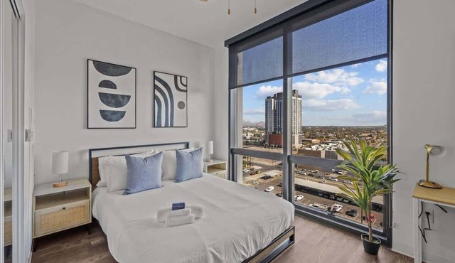 Boulevard Stays Modern Highrise STU Sky Pool, Gym 03