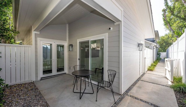 Brand New Construction- 1 Bdrm Guest House- Sherman Oaks