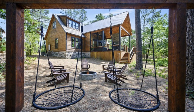 Brand New & Spacious! Hot Tub, Fire Pit, Wifi!