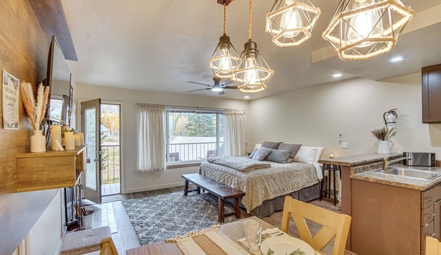 Brian Head Studio Condo w/Balcony + Mountain View