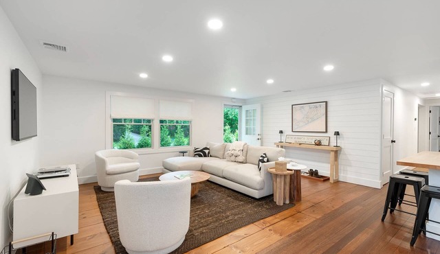 Bridgehampton Summer Rental - Walk to Town, Close to Beaches