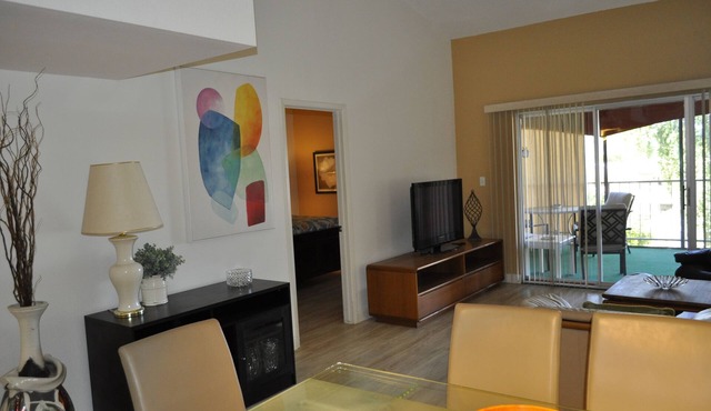 Bright and Airy Upstairs Condo in Beautiful Lakeside Community