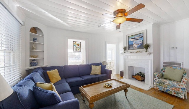 Bullard Cottage: In the heart of Atlantic Beach w/ocean views