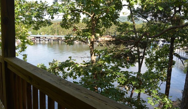 C10 - Lake view two bedroom, two bath log-sided, luxury Harbor North loft cottage with hot tub overlooking Lake Ouachita