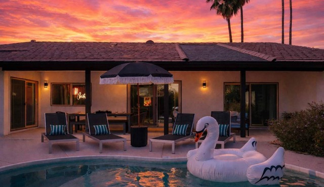 Cactus+Cocktails-Private Pool-Funky Design & Games