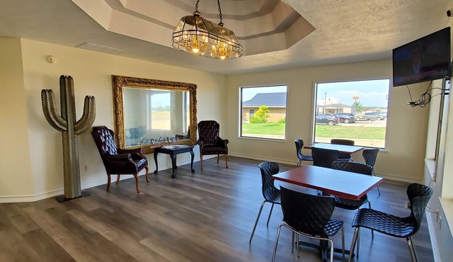 Cactus Inn & Suites