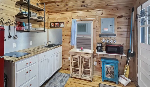 Captain's Quarters, 1.5 miles to downtown Ogunquit! in Ogunquit