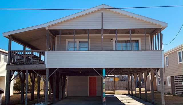 CAROLINA IN MY MIND - WALK TO THE BEACH, AWFUL ARTHURS, AND AVALON PIER -200YDS