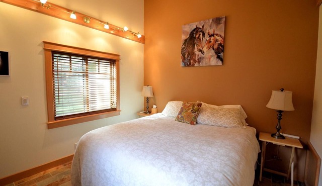 Carriage House - Kobuk's Cozy Timber frame Cottage