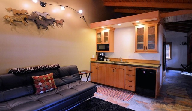 Carriage House - Tecumseh's timber frame Cottage
