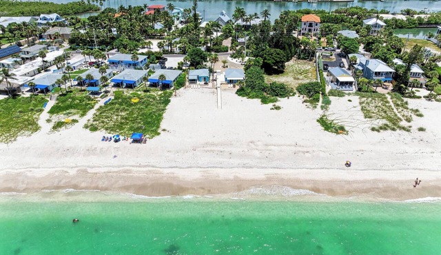 Casey Key Beachfront Escape: Charming 1BR Cottage