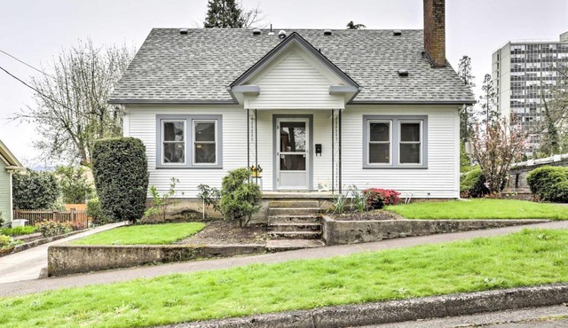 Central Eugene House w/Updated Interior & Yard!