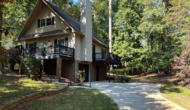 Chalet inspired cottage next to the Greenway trail - minutes to HPU & Market