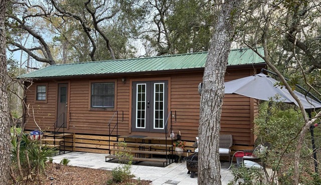 Charming 2-2 cabin in White Springs on the Suwannee River and Florida trail.