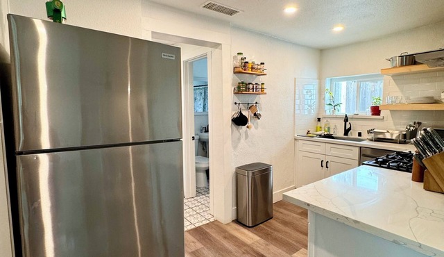 Charming 2-bedroom cottage with WiFi and AC in Atascadero