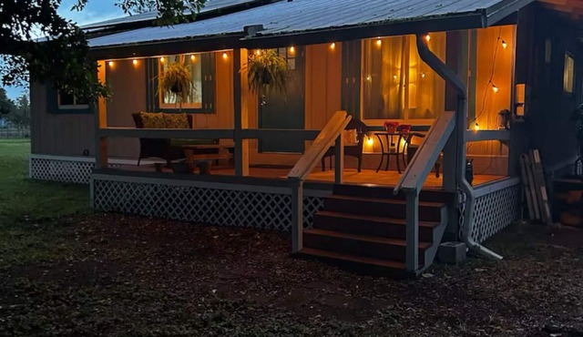 Charming 2-bedroom cottage in beautiful Fort Myers with AC, WiFi
