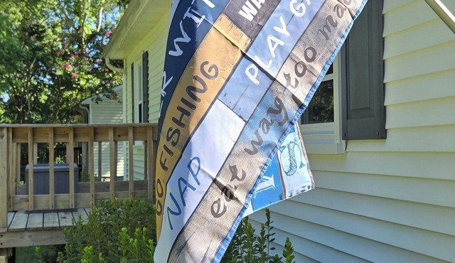 Charming 2-bedroom home, with lake access, in the Richmond metro area.