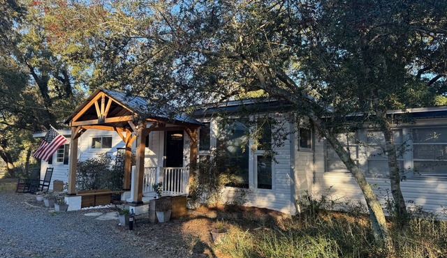 Charming 3 bed cottage on Saucepan Creek near Ocean Isle beaches!