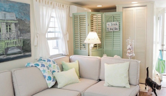 Charming 3-bedroom cottage, steps away from Deauville Beach!