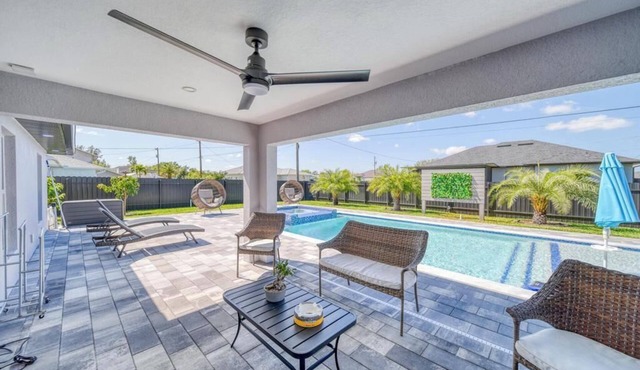 Charming 3-bedroom house with beautiful heated pool and plenty of amenities