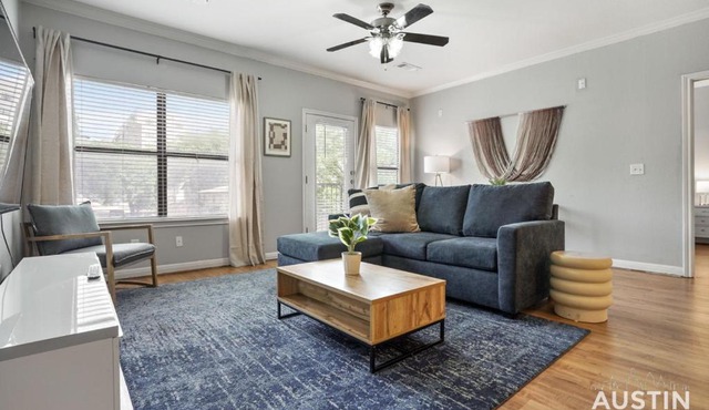 Charming and Spacious Apt in Austin with a Pool