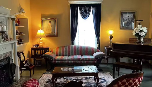 Charming bed & breakfast with AC in quaint Bainbridge