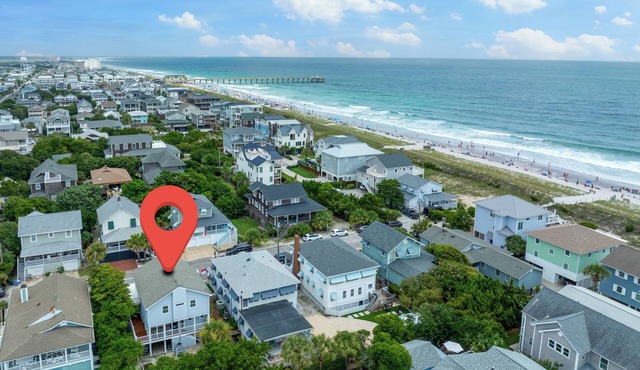 Charming family cottage in the heart of Wrightsville Beach w/wrapping porch