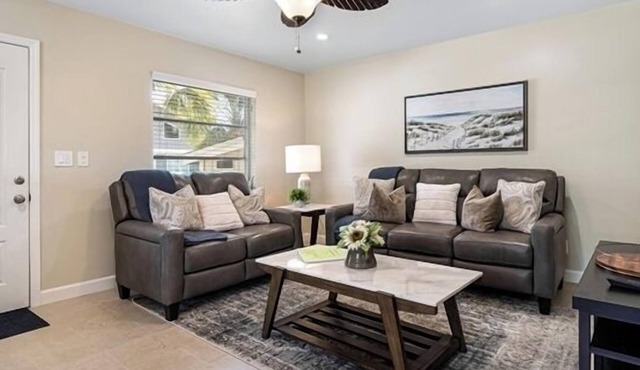 Charming Ground-Level Retreat at Sanibel Shore-Walk to the Beach