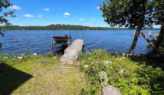 Charming Lakeside Cabin on Bear Island Lake W/Dock, WiFi, Firepit & Much More!
