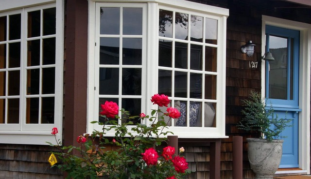 Charming 'Nantucket' Style Beach Cottage