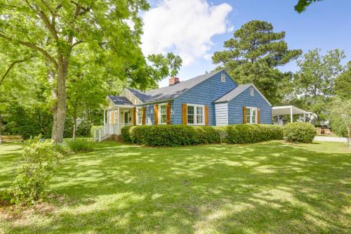 Charming New Bern Cottage w/Grill & Fire Pit!