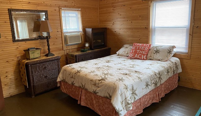 Charming studio overlooking the lake in Applegate