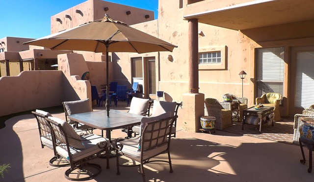 Charming Western 3-bedroom condo in Cave Creek - Swim - Golf - Shop - Relax