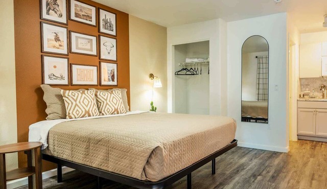 Chic AZ Studio | Travel Nurses Welcome!