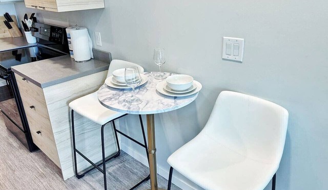 Chic Downtown Studio with Gym Access & Rooftop Lounge
