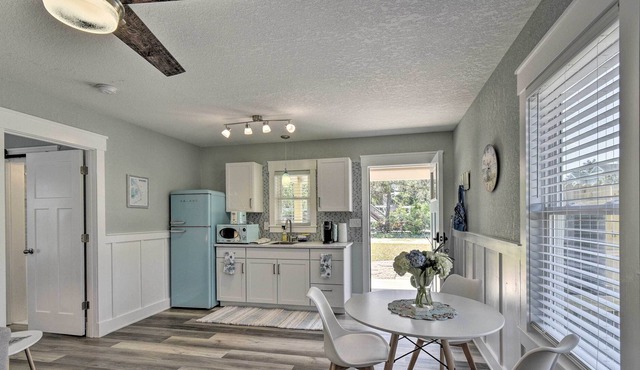 Chic Outer Banks Bungalow < 1 Mi to Beach!