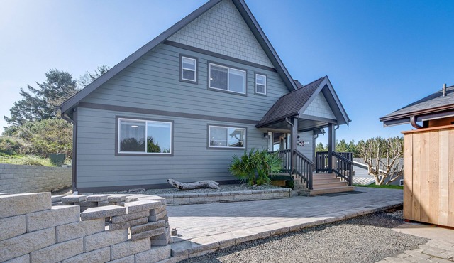 Chic Westport Vacation Rental, Walk to Beach!