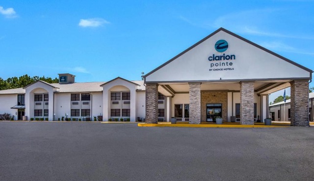 Clarion Pointe Marshall