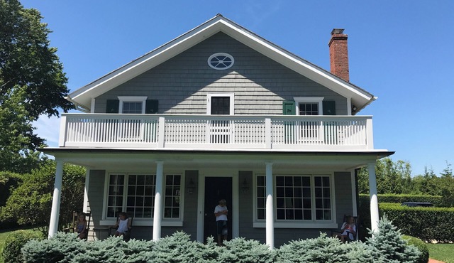 Classic Bridgehampton Farmhouse - Heated Pool - South of Highway - Walk to Town