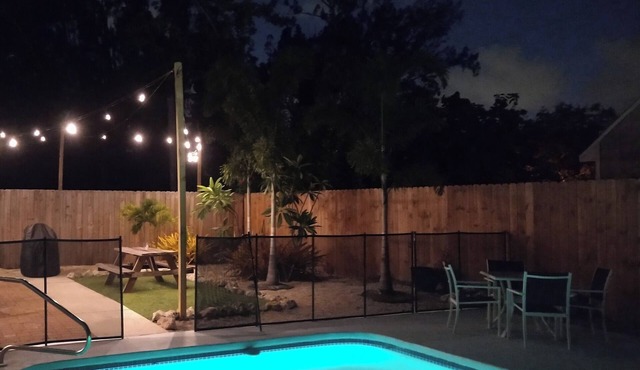Close to Beaches & Shopping! Clean house with a private backyard Pool