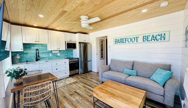 Coastal Cottage w/King Bed- 1.5 miles from the Beach!