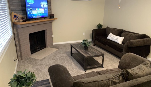 Colorado river! Cozy 2 bedroom with a fireplace!