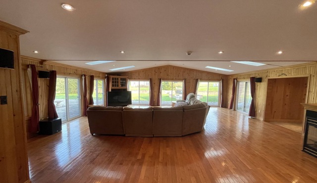 Cottage Getaway with Indoor Pool in Springbrook