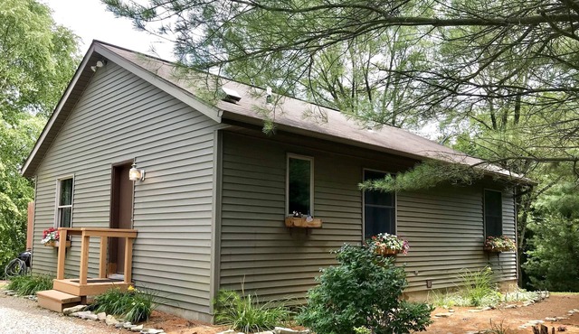 Country Cottage Centrally Located in Hocking Hills