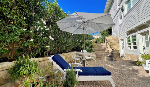 Courtyard Pied-à-Terre, Downtown A+ Location, 1 Bed 1 Bath, Luxury Guest Suite